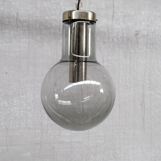 Image 1 of Lampes suspendues en verre fumé et laiton du milieu du siècle par Raak, Hollande, années 1980