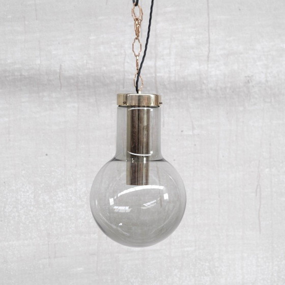 Image 1 of Lampes suspendues en verre fumé et laiton du milieu du siècle par Raak, Hollande, années 1980