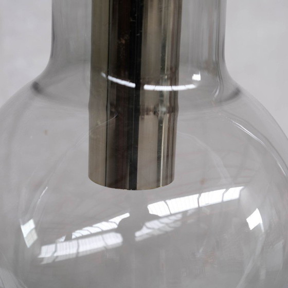 Image 1 of Lampes suspendues en verre fumé et laiton du milieu du siècle par Raak, Hollande, années 1980