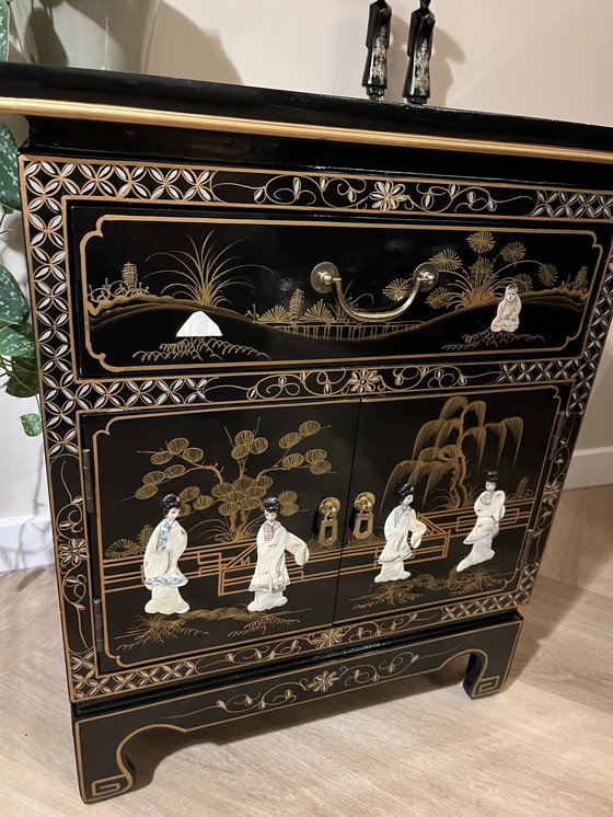 Image 1 of Cabinet chinois