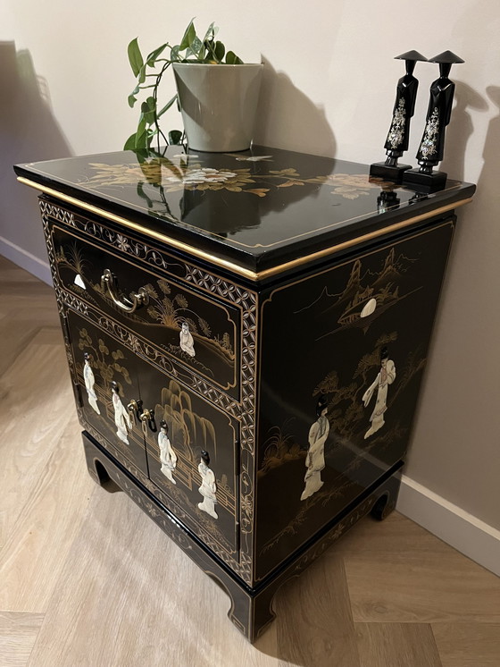 Image 1 of Cabinet chinois