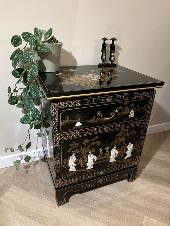 Image 1 of Cabinet chinois