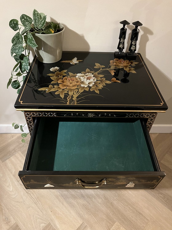 Image 1 of Cabinet chinois