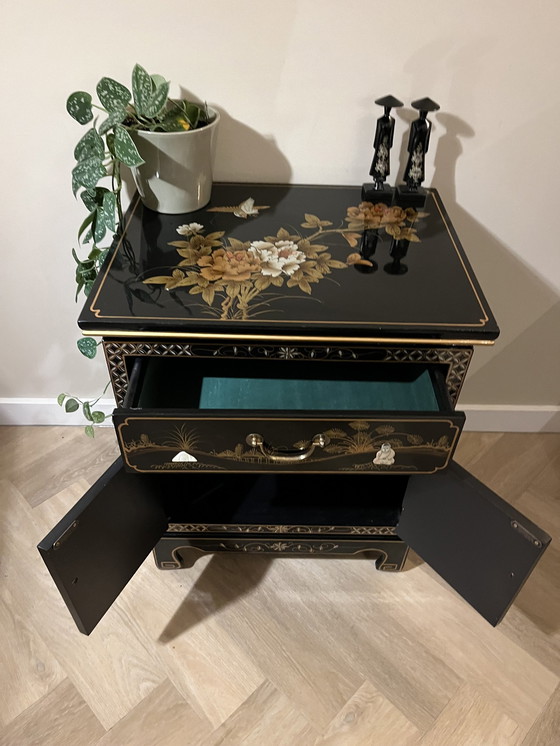 Image 1 of Cabinet chinois