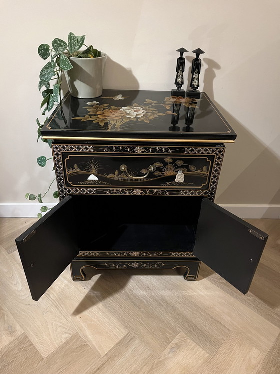 Image 1 of Cabinet chinois