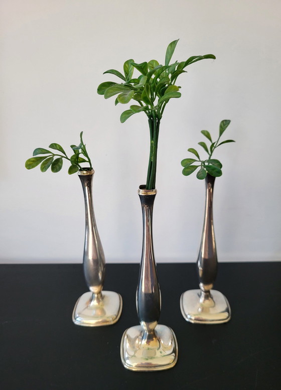 Image 1 of 3 Vases à dîner Solifleur en métal argenté.