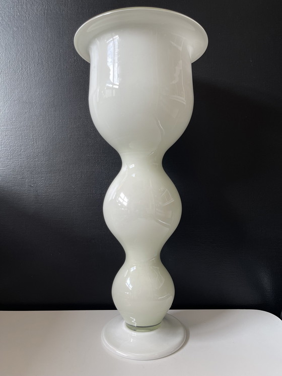 Image 1 of Vase en verre blanc