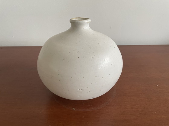 Image 1 of Vase en faïence artificielle blanche