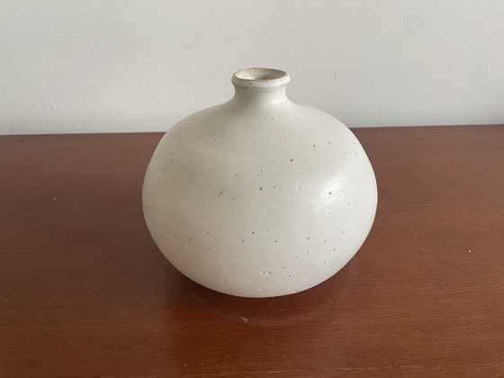 Image 1 of Vase en faïence artificielle blanche