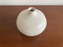 Vase en faïence artificielle blanche