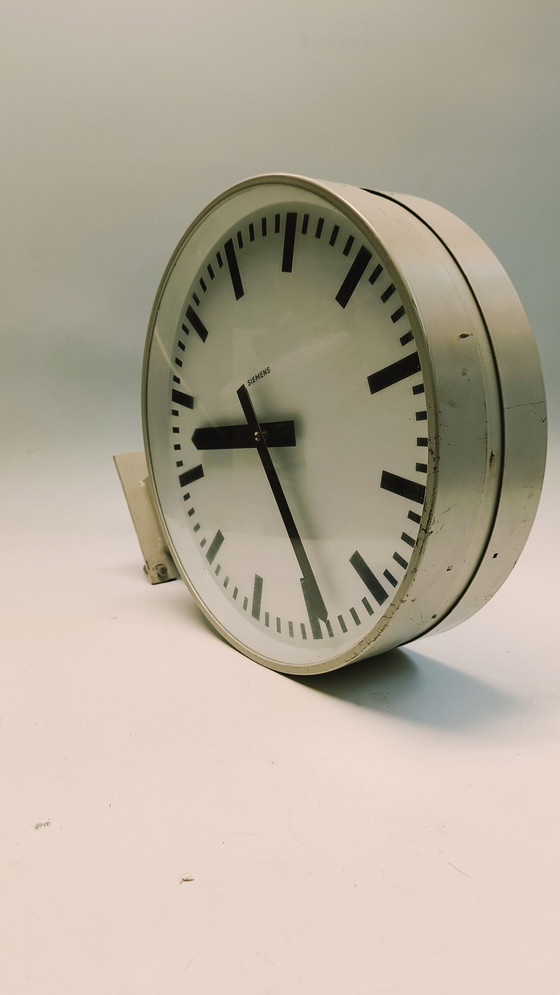 Image 1 of Horloge industrielle double face Siemens Horloge scolaire