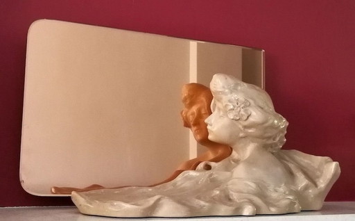 Sculpture Art Nouveau avec miroir rose par Lambert Escaler