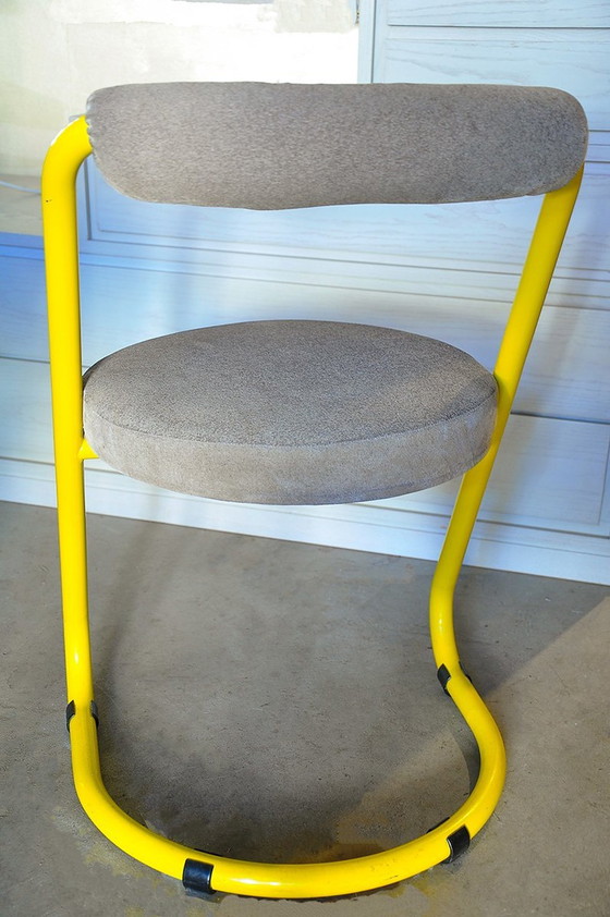 Image 1 of 2 chaises en métal jaune