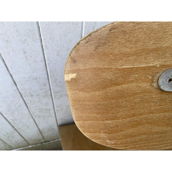 Image 1 of Chaise E pivotante industrielle vintage en bois et métal, 1950