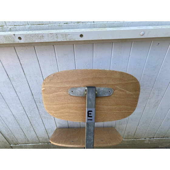 Image 1 of Chaise E pivotante industrielle vintage en bois et métal, 1950
