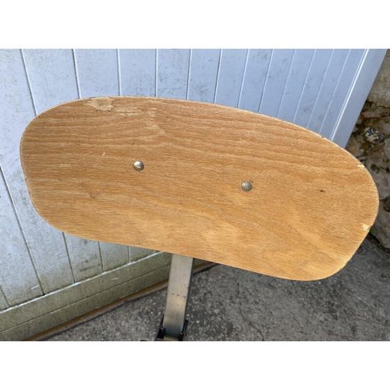 Image 1 of Chaise E pivotante industrielle vintage en bois et métal, 1950