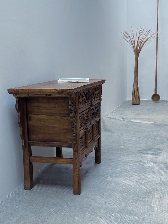 Image 1 of Commode ancienne de Chine en bois massif d'orme avec tiroirs, Vers 1900 Dynastie Qing