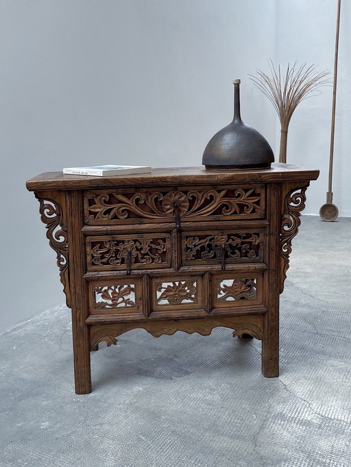 Commode ancienne de Chine en bois massif d'orme avec tiroirs, Vers 1900 Dynastie Qing