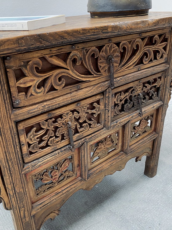 Image 1 of Commode ancienne de Chine en bois massif d'orme avec tiroirs, Vers 1900 Dynastie Qing