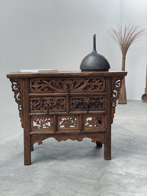 Commode ancienne de Chine en bois massif d'orme avec tiroirs, Vers 1900 Dynastie Qing