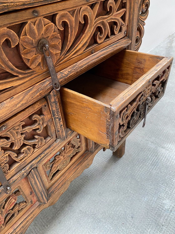 Image 1 of Commode ancienne de Chine en bois massif d'orme avec tiroirs, Vers 1900 Dynastie Qing