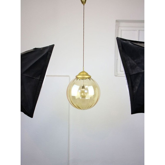 Image 1 of Lampe pendante globe en verre et laiton jaune du Mid Century