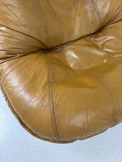 Chaise pivotante en cuir vintage des années 70