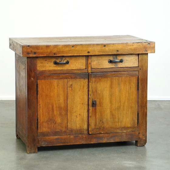 Image 1 of Commode avec 2 tiroirs, 2 portes et une serrure fonctionnelle