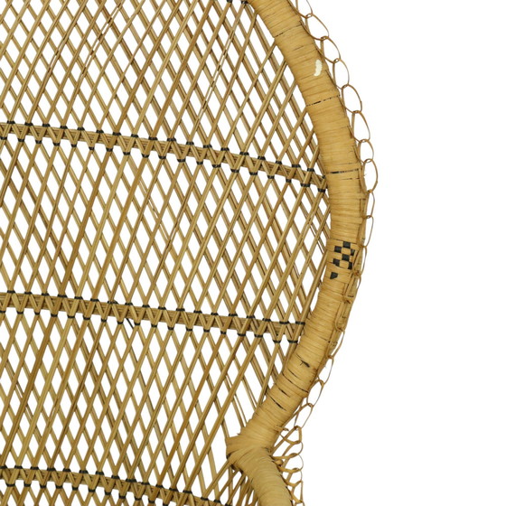 Image 1 of Grande chaise en rotin en forme de paon