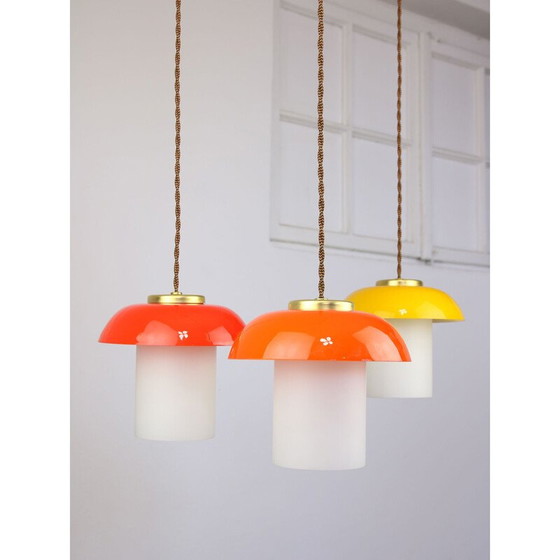 Image 1 of Ensemble de 3 lampes suspendues en verre et laiton du Mid Century
