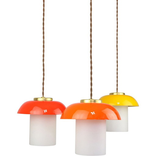 Ensemble de 3 lampes suspendues en verre et laiton du Mid Century
