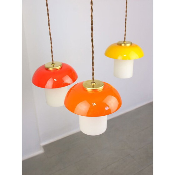 Image 1 of Ensemble de 3 lampes suspendues en verre et laiton du Mid Century