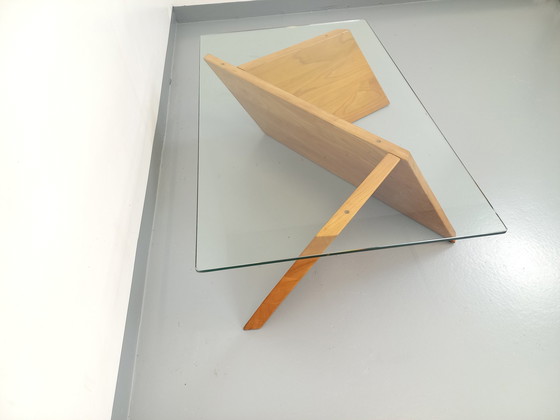 Image 1 of Table Basse Rectangulaire Vintage En Orme Massif Et Verre Des Années 80