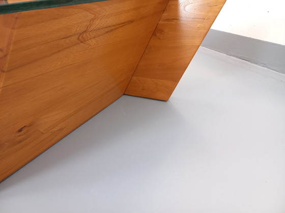 Image 1 of Table Basse Rectangulaire Vintage En Orme Massif Et Verre Des Années 80