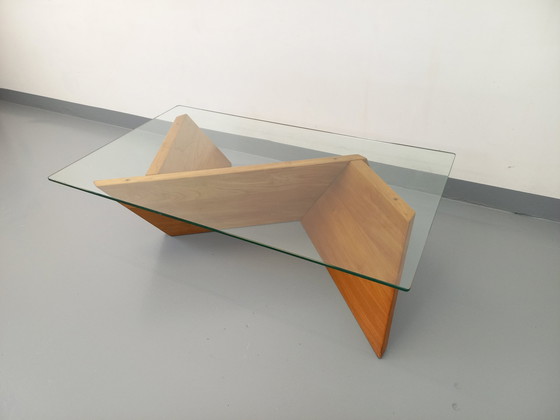 Image 1 of Table Basse Rectangulaire Vintage En Orme Massif Et Verre Des Années 80