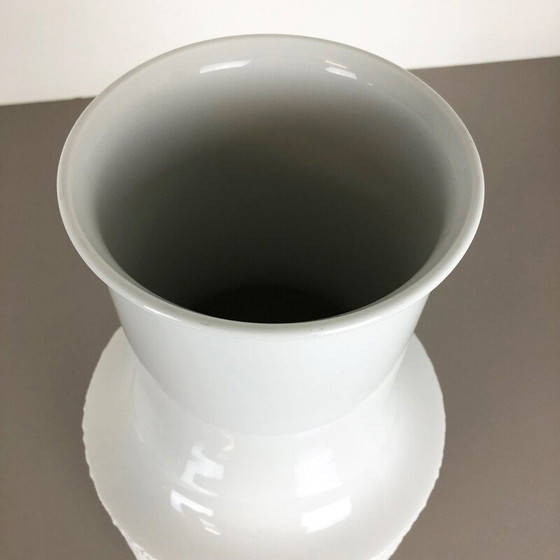 Image 1 of Vase vintage en porcelaine blanche Op Art par Richard Scharrer pour Thomas, Allemagne 1970
