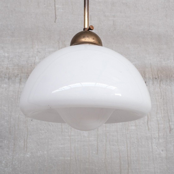 Image 1 of Lampe suspendue vintage en verre opalin et laiton, France 1950s