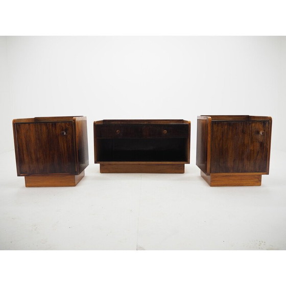 Image 1 of Ensemble de 3 tables de nuit vintage en verre opaque, 1950