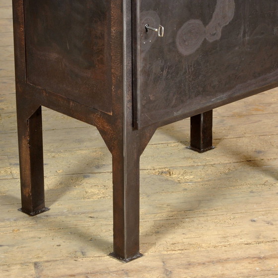 Image 1 of Cabinet médical poli, années 1970