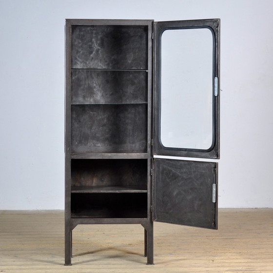 Image 1 of Cabinet médical poli, années 1970