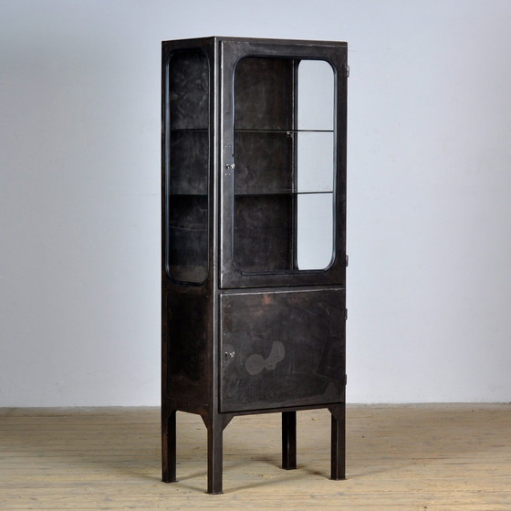 Image 1 of Cabinet médical poli, années 1970