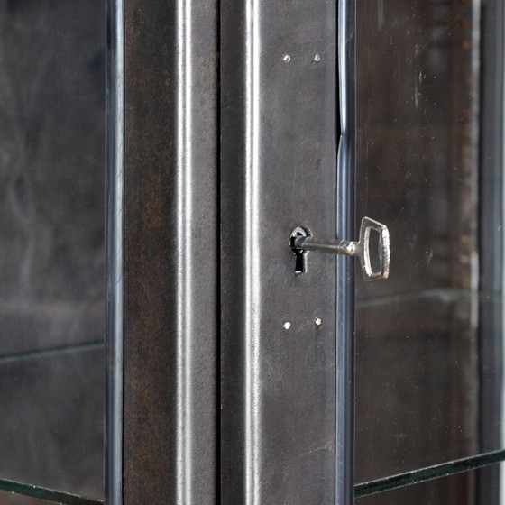 Image 1 of Cabinet médical poli, années 1970