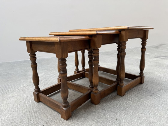 Image 1 of Lot de 3 tables d'appoint Table de salon en bois de noyer, Allemagne 1950