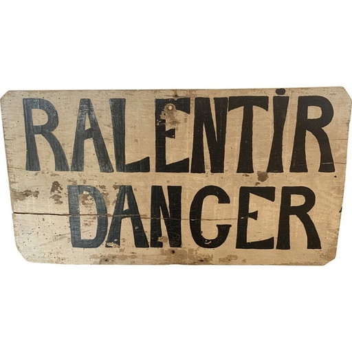 Panneau vintage en bois "slow down danger" (ralentissez le danger)