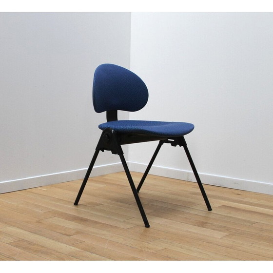 Image 1 of Ensemble de 4 chaises de collectivité vintage en métal teinté noir et tissu bleu