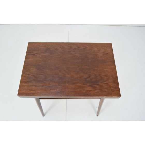 Image 1 of Table d'appoint en bois de chêne du Mid Century par Drevopodnik Holesov, Tchécoslovaquie années 1960
