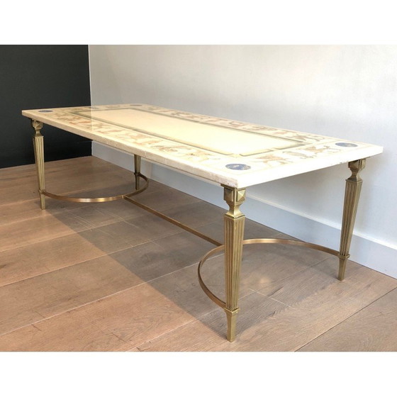 Image 1 of Table basse vintage en bronze et laiton avec plateau en marbre décoré de motifs de style grec