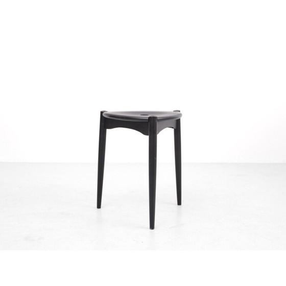 Image 1 of Tabouret tripode suédois vintage en bois de hêtre laqué noir