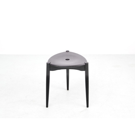 Image 1 of Tabouret tripode suédois vintage en bois de hêtre laqué noir