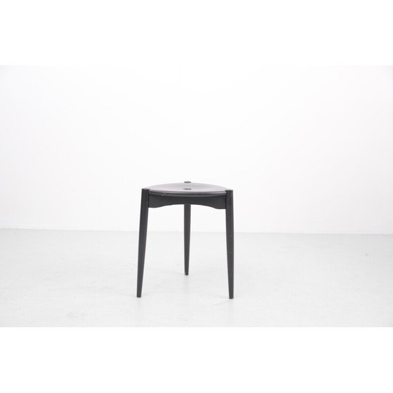 Image 1 of Tabouret tripode suédois vintage en bois de hêtre laqué noir